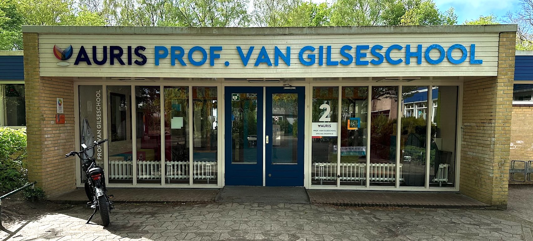 Gevelletters op een boeibord