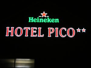 Hotel pico lichtbelettering
