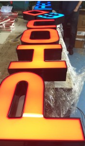 Letters verlicht met LED