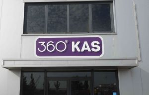 plaat met gevelletters