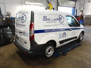 auto reclame voor sleutel- en slotenhuis