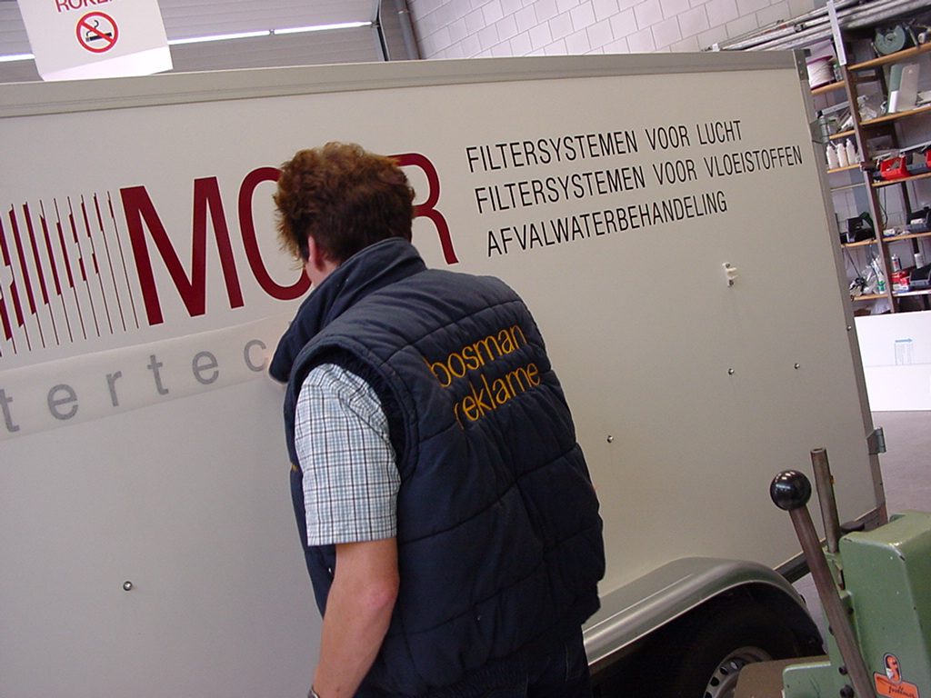 autobelettering aanbrengen...