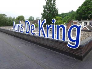 Auris de kring gevelreclame